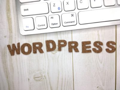 WordPressの文字とパソコンの画像
